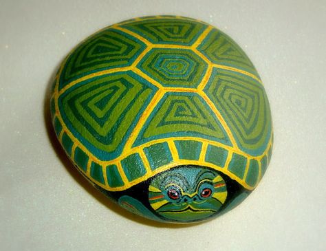 Scenery Rock Painting, Turtle Painted Rocks, Turtle Rock, Painted Rock Animals, Driftwood Sculpture, Turtle Painting, Rock Decor, Mandala Rocks, Painted Rocks Diy