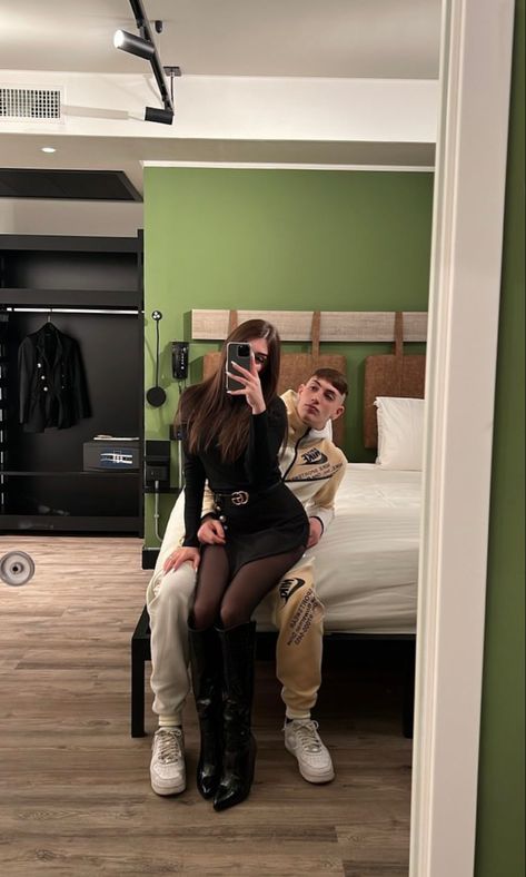 Mirror Selfie Poses, Cute Relationship Photos, Couple Picture Poses, Pic Pose, Cute Couple Poses, Photo Poses For Couples, Cute Couples Photos, Mirror Pic, Couple Photo