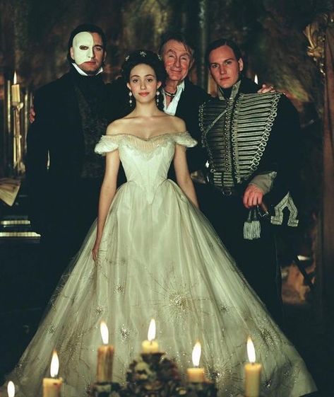 Iconic Beauties🍒 on Instagram: "Emmy Rossum, Gerard Butler, Patrick Wilson and director Joel Schumacher behind the scenes of The Phantom of the Opera, 2004🕯 #phantomoftheopera #thephantomoftheopera #emmyrossum #patrickwilson #gerardbutler #joelschumacher #iconic #beauty #icons #00s #opera #tbt #nostalgia #behindthescenes #behindthescene #onset" Opera Dress, Opera Ghost, Patrick Wilson, Mode Instagram, Emmy Rossum, Gerard Butler, Movie Costumes, The Opera, Phantom Of The Opera