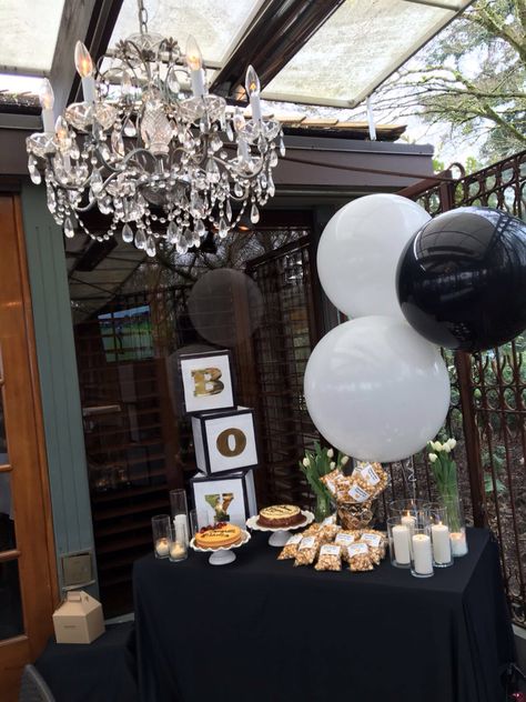 Boy baby shower. Gold, black and white themed Black Gold Baby Shower, Small Baby Shower Ideas, Festa Black, Boy Shower Themes, Boy Baby Shower Ideas, Royal Baby Showers, White Baby Showers, Baby Wolf, Prince Baby Shower