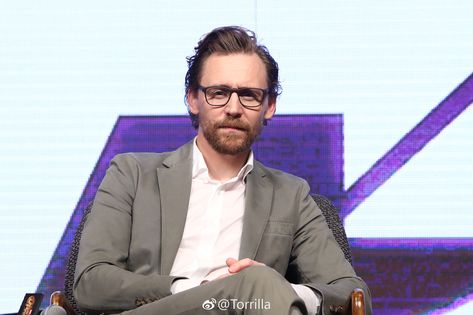 Tom Hiddleston Girlfriend, Gentleman Video, Tom Hiddleston Gentleman, Tom Hiddleston Interview, Tom Hiddleston Dancing, Tom Hiddleston Quotes, Tom Hiddleston Funny, Loki Avengers, Crimson Peak