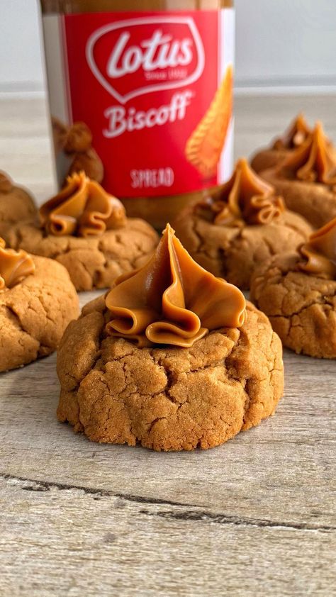 Biscoff Thumbprint Cookies, Cookies Made With Biscoff Cookie Butter, Quick Biscoff Dessert, Lotus Cookie Dessert, Lotus Biscoff Recipes, Biscoff Desserts, Biscoff Filling, Fitwaffle Kitchen, Eid Biscuits