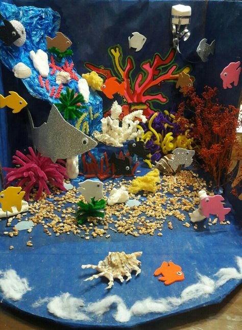 Maqueta de Coral Reef. Paper Mache Coral Reef, Coral Reef Craft, Habitats Projects, Under The Sea Crafts, Under The Sea Decorations, Ocean Theme Classroom, Hollow Tree, Andaman And Nicobar Islands, Sea Decor