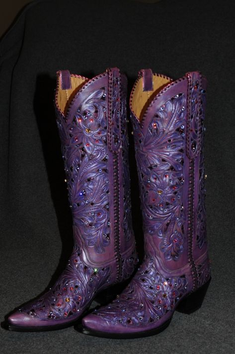 Purple boots Purple Cowboy Boots, Mode Country, Bota Country, Purple Boots, Fallen In Love, Purple Reign, Purple Shoes, Purple Love, New Rock