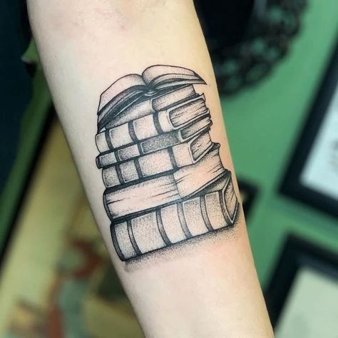 Book Worm Tattoo, Worm Tattoo, Library Tattoo, Bookworm Tattoo, Writer Tattoo, Reading Tattoo, Tattoo Ideas Minimalist, Hp Tattoo, Bookish Tattoos