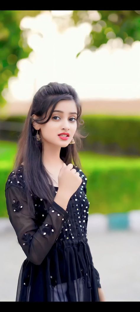 Gondi Status Image, છોકરી ફોટા, Ladki Ka Photo, शादी की तस्वीरें, Men Fashion Photo, Pink Dress Short, Gals Photos, Bollywood Hairstyles, Celebrity Fashion Looks