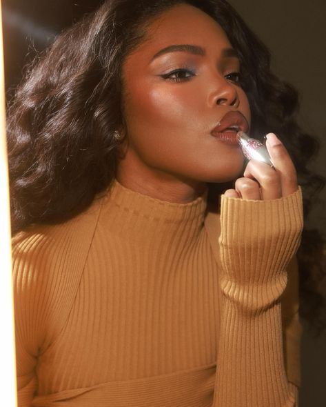 🖤 Lipstick Black Women, Woman Applying Lipstick, Ryan Destiny, Applying Lipstick, How To Apply Lipstick, Face Art, Face Claims, Destiny, Black Women