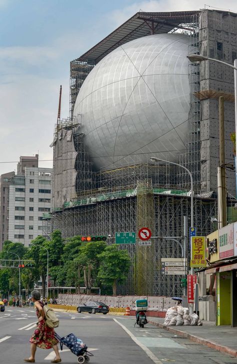 Gallery of OMA's Taipei Performing Arts Center Nears Completion in Taiwan - 2 Taipei Performing Arts Center, Oma Architecture, 21st Century Fox, Rem Koolhaas, Performing Arts Center, Brutalist Architecture, Structure Architecture, Arts Center, Architecture Exterior