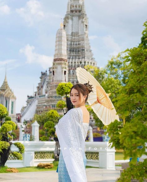 Wat Arun Bangkok Outfit, Bangkok Outfit, Thailand Traditional Dress, Thailand National Costume, Wat Arun, Traditional Thai Clothing, Bangkok Travel, Thai Traditional Dress, National Costume