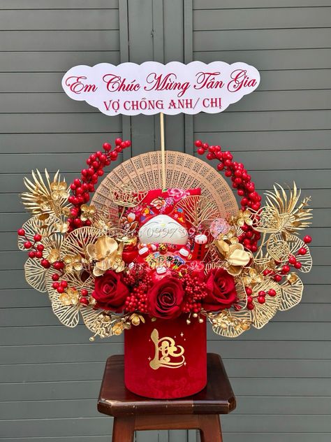 Chinese New Year Flower, Diwali Gift Hampers, Chocolate Bouquet Diy, Diy Bouquet Wrap, Happy New Year Gift, Chinese Crafts, Chinese New Year Crafts, Flower Bouquet Diy, Chinese New Year Decorations