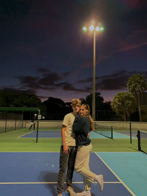 Tennis Relationship Goals, Blue Basketball Aesthetic Wallpaper, Tennis Boyfriend, Tennis Girlfriend, Couples Tennis, Tennis Couple, Cuddle Love, Tennis Pictures, Tennis Aesthetic