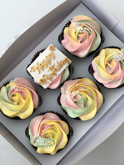 Multicolor Cupcakes, Baking Stuff, Pretty Cupcakes, Cupcake Designs, July Birthday, Pink Cupcakes, Food Drinks Dessert, Food Tips, Food Drinks