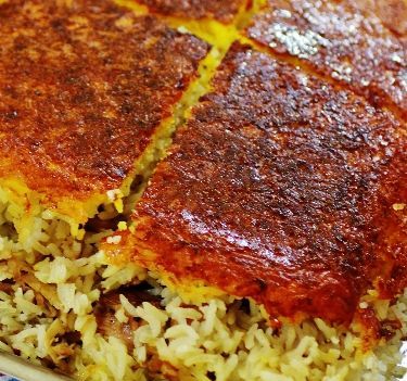 Tahchin - Persian Chicken & Rice Cake Persian Food Iranian Cuisine, One Pot Rice Meals, Persian Chicken, Basmati Rice Recipes, Saffron Recipes, Persian Rice, Iranian Recipes, Iranian Cuisine, Middle East Food