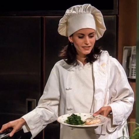 Monica Geller Cooking, Monica Core, Friends Costumes, Friends Mood, Friends Movie, Comfort Series, Friend Costumes, Amy Santiago, Vision Board Photos