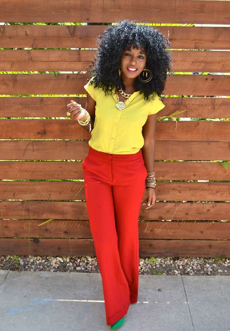 . Style Pantry, Mode Tips, Spring Work, Color Blocking Outfits, Yellow Shirt, Wideleg Pants, Moda Chic, Classy Casual, Red Pants