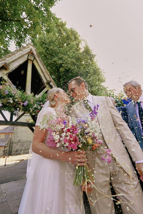 English Countryside Wedding, Garden Wedding Photography, Wedding Vogue, Garden Wedding Reception, English Wedding, Countryside Wedding, Garden Party Wedding, Wedding Mood, English Countryside