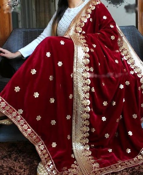 Velvet Dupatta Designs, Types Of Dupatta, Stylish Dupatta Designs, Deepika Hairstyles, Styling Long Hair, Hair Tips And Tricks, Velvet Shawls, Jai Bholenath, Fancy Dress Material