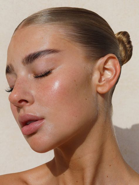 Aqua Perfect Body Skin, Clean Girl Skincare, Clear Skin Aesthetic, Clear Glass Skin, Clean Girl Makeup Look, Clean Girl Makeup, Glow Skincare, All Natural Makeup, Lip Blush