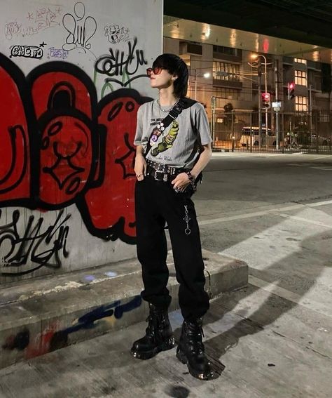 Grunge Male Outfits, Goth Outfits Men, Asian Street Wear, Light Goth, Reference Clothes, Y2k Outfits Street Styles, Light Grunge, Grunge Guys, Asian Guys