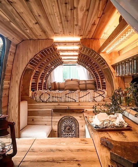 Top 10 Camper Van Interior Inspiration For Your Next Build Omgebouwde Bus, Camper Van Interior, Van Interiors, Caravan Vintage, Supraviețuire Camping, Bus Living, Van Conversion Interior, Kombi Home, Campervan Life