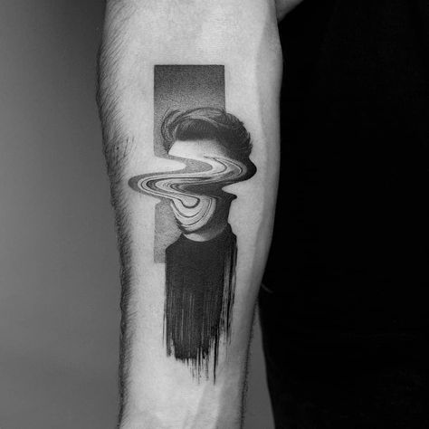 Distorted face tattoo by Amanda Piejak inked on the right forearm Mangas Tattoo, 16 Tattoo, Drawing Instagram, Surreal Tattoo, Tattoos Art, Tattoo Girls, Modern Tattoos, Up Tattoos, Black Ink Tattoos