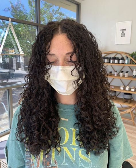 Mid Length Curly Hair With Face Framing, Oval Haircut Curly Hair, Face Framing Layer For Curly Hair, Face Framing Natural Curls, Face Framing Curly Hairstyles, Layered 3b Curly Hair, One Length Haircuts Curly, Long Curly Hair Front View, Face Framing Layers 2b Hair