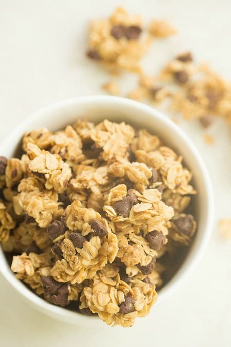 Chocolate Chip Granola Recipe, Wednesday Dinner Ideas, Cabin Meals, Diy Granola, Wednesday Dinner, Pork Cooking Temperature, Granola Chocolate, Chocolate Chip Granola, Granola Snacks