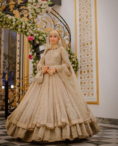 Walima Hijab Bride, Hijab On Wedding Pakistani, Walima Dress For Bride, Hijabi Desi Bride, Muslim Wedding Dresses Indian, Hijabi Bride Pakistani, Nikkah Dress Pakistani, Hijab Bride Pakistani, Muslim Brides Indian