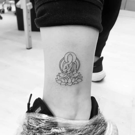 Minimal Buddha Tattoo, Small Buddhist Tattoo, Doctors Tattoo, Small Buddha Tattoo, Buddhism Tattoo, Beautiful Spine Tattoos, Soccer Tattoos, Spine Tattoo Ideas, Buddhist Tattoo