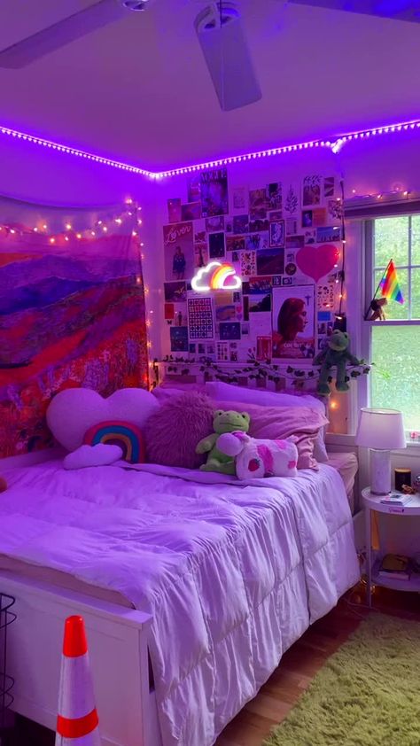 lady bird(@maryyisabel) on TikTok: ily bobs burgers #ColorCustomizer #fyp #foryou #lgbt #lesbian #room Tiktok Room, Neon Bedroom, Hiasan Bilik Tidur, Chill Room, Neon Room, Retro Room, Dekorasi Kamar Tidur, Indie Room Decor, Indie Room