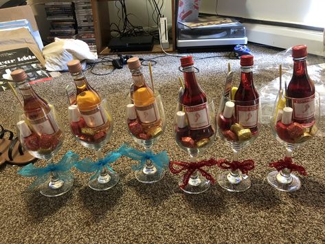 Bridal shower/bachelorette party favors. Mini wine bottles, dove chocolates, nail polish, and nail kit. All for under $10! Homemade Party Favors, Cheap Bridal Shower Ideas, Bridal Shower Favors Diy, Wine Bachelorette Party, Disney Bridal Showers, Mini Wine Bottles, Bridal Favors, Bridal Party Favors, Diy Event