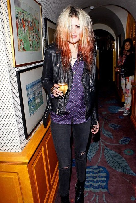 The Kills, Alison Mosshart, Hair Colors Ideas, Fashion Guys, Dip Dye Hair, Goth Outfit, Bright Hair Colors, Girl Trends, Effortless Outfit