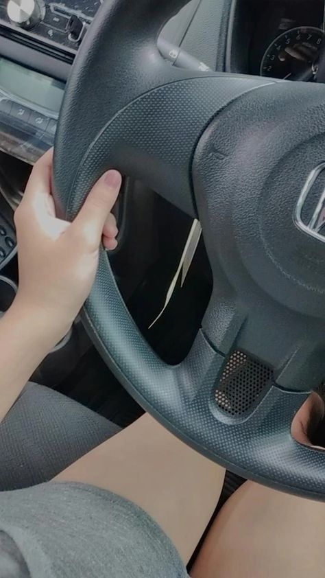 A Girl Driving A Car, Driving Pictures Snapchat, Lady Driving Car, Inside Car Pics, Woman Driving Car Aesthetic, Women Driving Car, Bouquet Snapchat, Girl Driving Car, Woman Driving Car