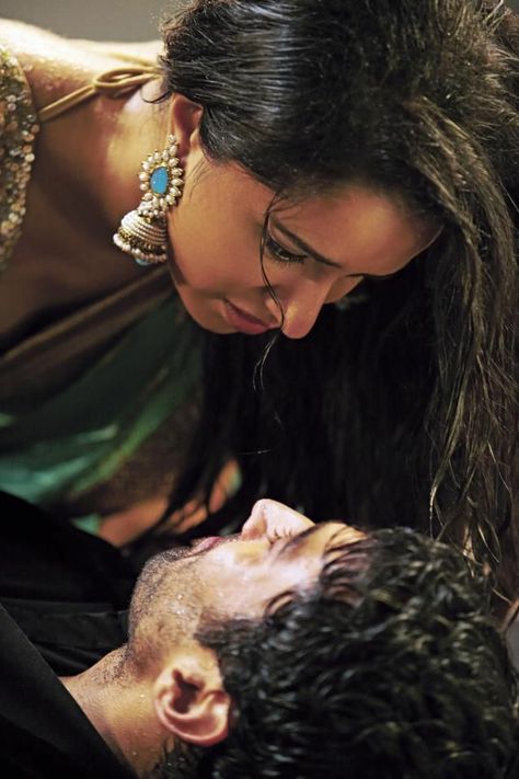 Love pic Aashiqui 2, Shraddha Kapoor Cute, Whatsapp Videos, Bollywood Pictures, Romantic Photoshoot, Romantic Couples Photography, Bollywood Couples, Adorable Wallpapers, Love Couple Photo