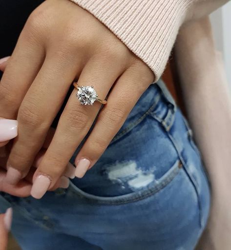 Engagement Ring Pictures, Gold Chokers, Ring Selfie, Bangles Silver, Prong Engagement Rings, Cute Engagement Rings, Round Solitaire Engagement Ring, Rings Accessories, Future Engagement Rings