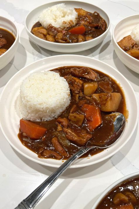 Japanese Chicken Curry (Chicken Kare) チキンカレー - Okonomi Kitchen Chicken Curry Aesthetic, Curry Aesthetic, Japanese Chicken Curry, Okonomi Kitchen, Curry Udon, Japanese Chicken, Chicken Curry Recipe, Kare Kare, Japanese Curry