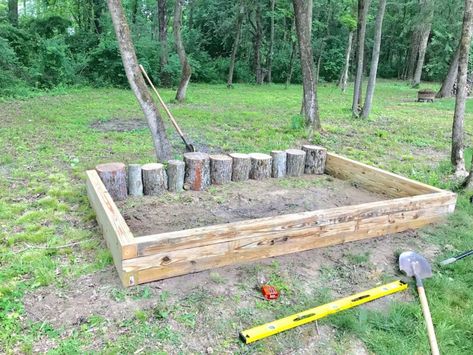 DIY Sandbox: Quick and Easy! A New Project for the Boys to Play Easy Sandbox Diy, Diy Sandbox With Cover Easy, Sand Box Ideas Diy, Natural Sandbox, Diy Sand Box For Kids, Diy Sandbox Ideas, Sandbox Diy, Eloise Birthday, Sandbox Ideas