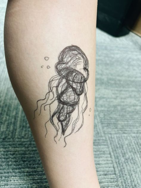 Jellyfish tattoo idea #tattoo #art #jellyfish #tattooed Trend Tattoos, Tattoo Jellyfish, Secret Tattoo, Idea Tattoo, Jellyfish Tattoo, Tattoos Gallery, Tattoo Idea, Color Tattoo, Jellyfish