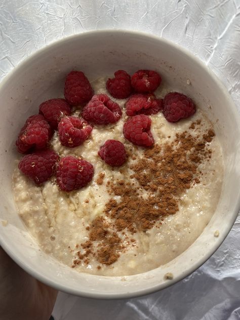 Aesthetic Oatmeal, Better Gut Health, Breakfast Oatmeal Recipes, Recovery Food, Meal Of The Day, Healthy Oatmeal, Oatmeal Breakfast, Nutritious Breakfast, Breakfast Snacks