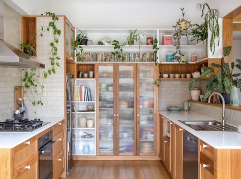 Shallow Pantry, Green Kitchens, Sustainable Interior, Sustainable Interior Design, Victorian Farmhouse, U Shaped Kitchen, Compact Living, Decor Ideas Kitchen, Reno Ideas