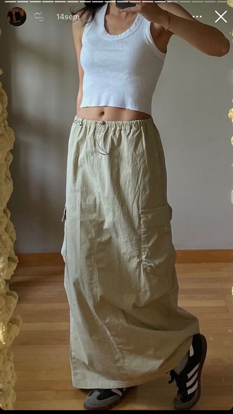 Parachute Skirt, Neat Casual Outfits, Maxi Skirt Outfits, Miniskirt Outfits, Mode Inspo, Urban Outfits, Teenage Fashion Outfits, Adidas Samba, Outfits Casuales