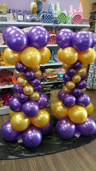 Grad Flowers, Class Reunion Planning, College Grad Party, Balloons Decor, Balloons Decorations, Grad Party Ideas, Gold N, Class Reunion, Balloon Columns