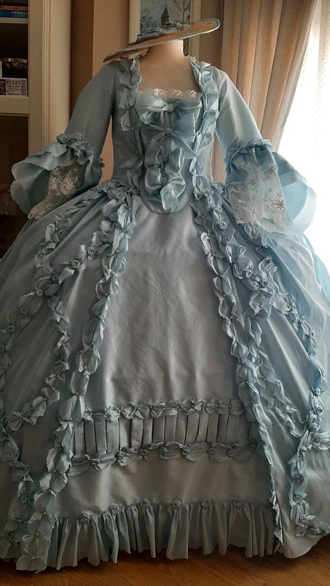 Late 1700s Fashion, 1730s Fashion, Corset 18th Century, Rococo Dresses, Rococo Gown, 1800s Dresses, Victorian Ball Gowns, 18th Century Dresses, 18th Century Gown