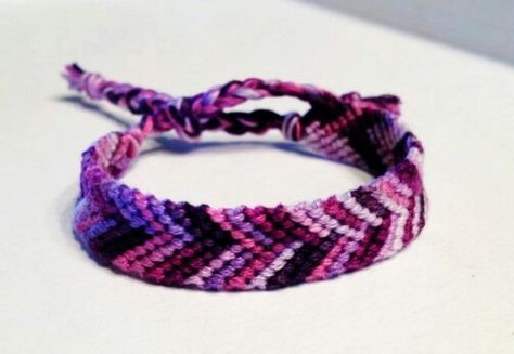 Stella Character, Friendship Bracelets Purple, Purple Friendship Bracelet, Kyoka Jirou, Chevron Friendship Bracelet, Friendship Bracelet Patterns Easy, Bracelets Patterns, Chevron Bracelet, Purple Bracelet