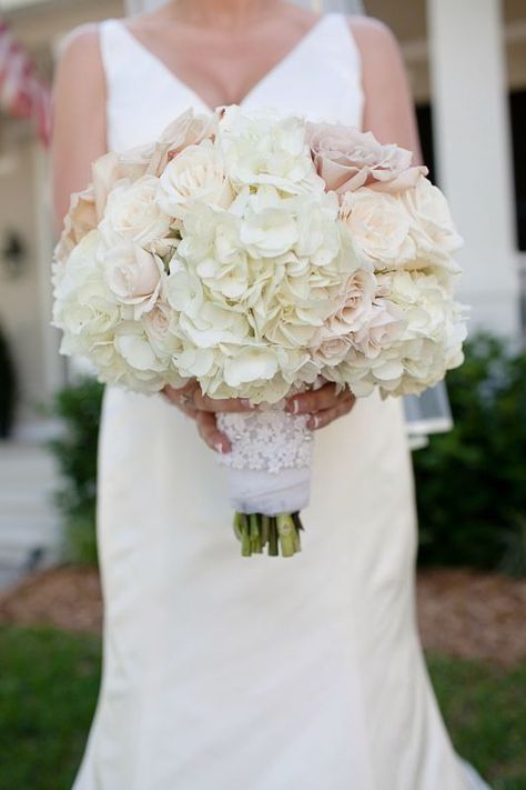 bouquet inspiration Garden Rose Bouquet Wedding, Hydrangea Bridal Bouquet, Garden Rose Bouquet, Wedding Flowers Hydrangea, Hydrangea Bouquet, White Wedding Bouquets, Wedding Ribbon, White Hydrangea, White Bouquet