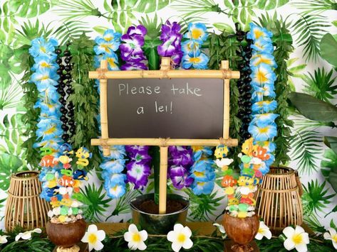 Luau Lei Display, Lei Stand, Pineapple Favors, Classroom Party Games, Luau Theme Party, Hawaiian Decor, Luau Theme, Wedding Projects, Party Planning Ideas