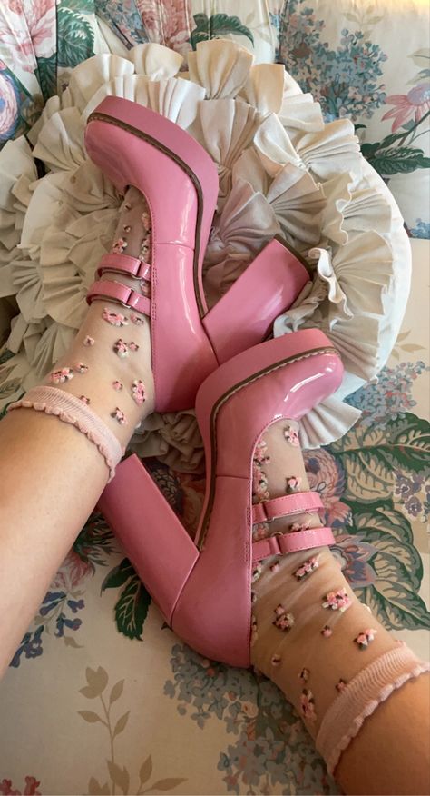 Pink shoes Steve Madden egirl bratz shoes outfit mesh socks floral socks pink outfit monochrome Steve Madden Outfit, Pink Heels Outfit, Bratz Boots, Pink Shoes Outfit, Pink Platform Shoes, Twice Pink, Pink Platform Heels, Heels Steve Madden, Pink Platform