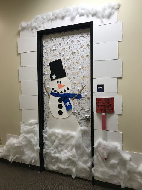 Winter Wonderland Teacher Doors, Frosty The Snowman Decorations Office, Office Christmas Decorations Winter Wonderland, 3d Snowman Door Decoration, Igloo Classroom Door Ideas, Snowman Classroom Decorations, Snowman Hallway Decorations, Classroom Winter Wonderland, Winter Wonderland Door Ideas For School