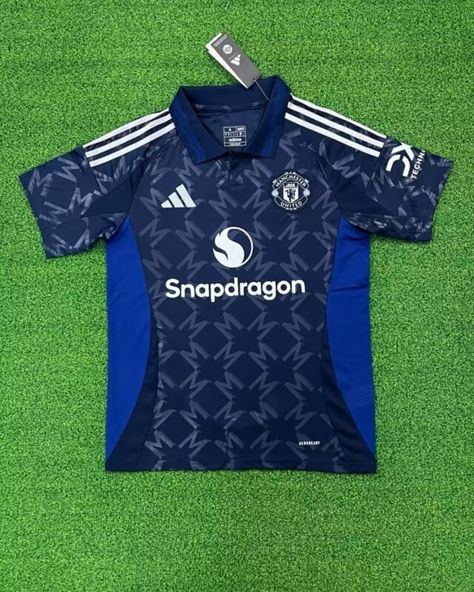 Manchester United Away Kit 24/25 Home kit #manchesterunited #football #footy #jersey #englishpremierleague #epl #footballplayer #footballjersey Manchester United Jersey 24/25, Best Football Jersey, Best Football Kits, Manchester United Kit, Manchester United Jersey, Soccer Kits, English Premier League, Soccer Shirts, Football Kits