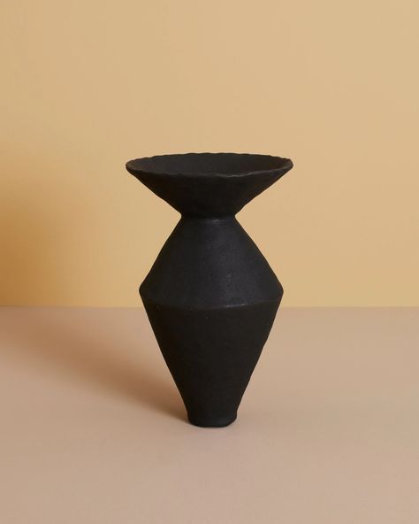 Jessalyn Brooks, Statement Vase, Spring Interiors, Beginner Pottery, Vase Crafts, Black Glaze, Pot Designs, Pottery Sculpture, Modern Vase